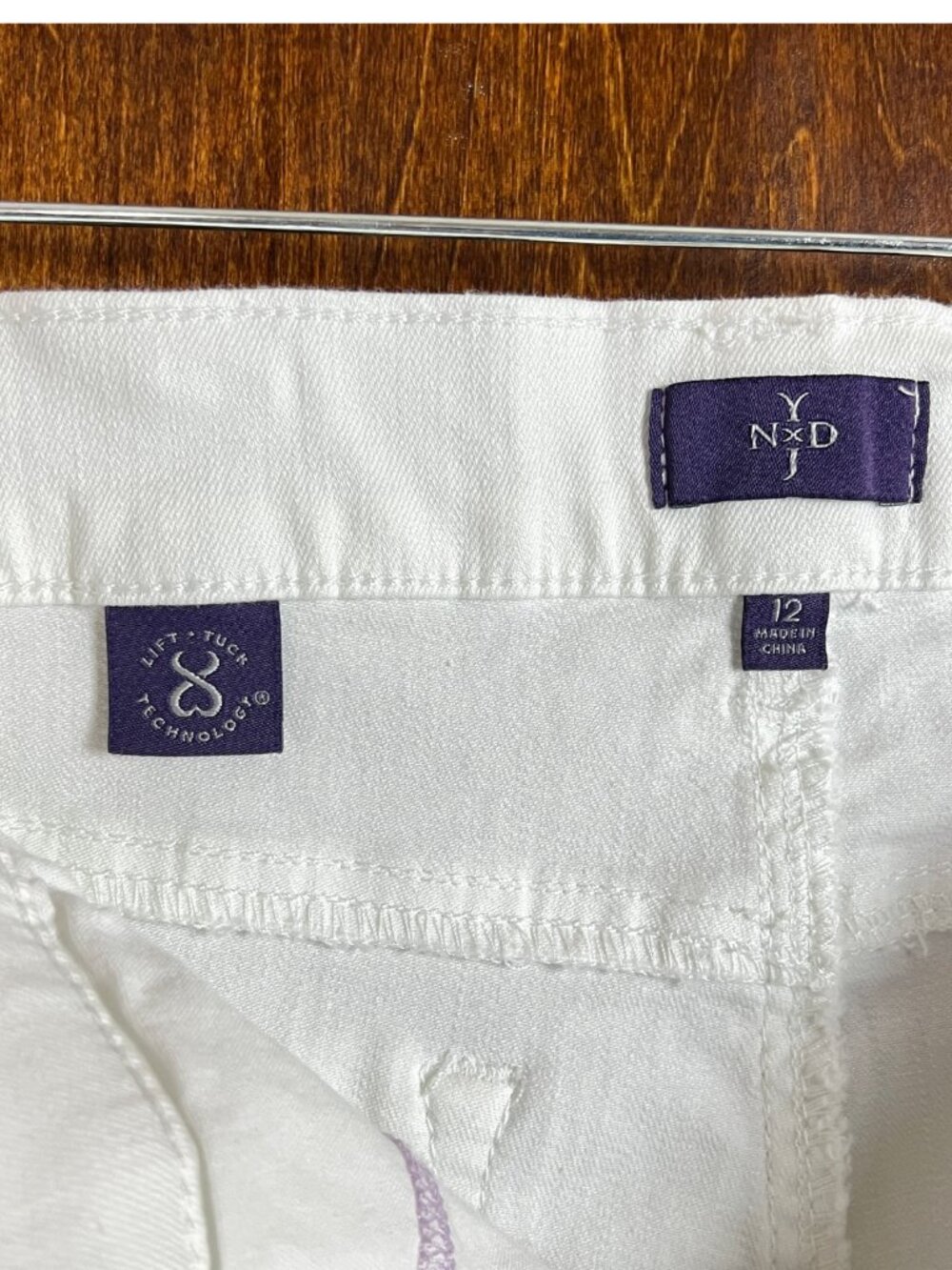 NYDJ White Crop Pants Lift and Tuck Technology Stretch Size 12 Like New - Picture 8 of 10